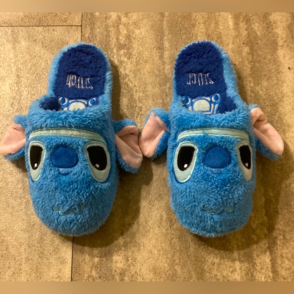 Womens Large Disney Stitch slippers, NWOT